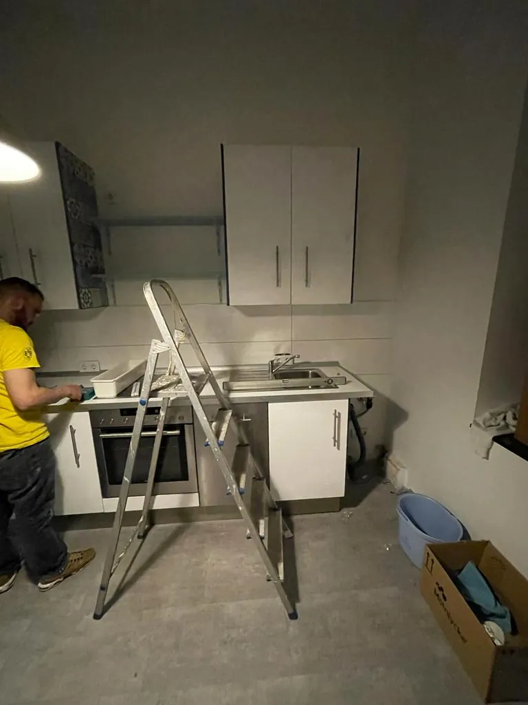 Foto aus einem Einsatz: Küche wird an der neuen Adresse montiert